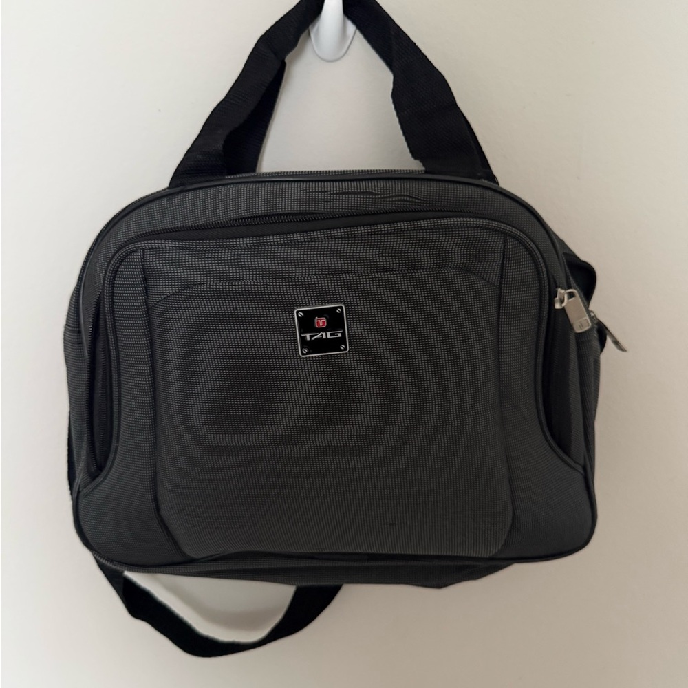 Tag Black Men's Toiletry Travel Bag with Shoulder Strap
